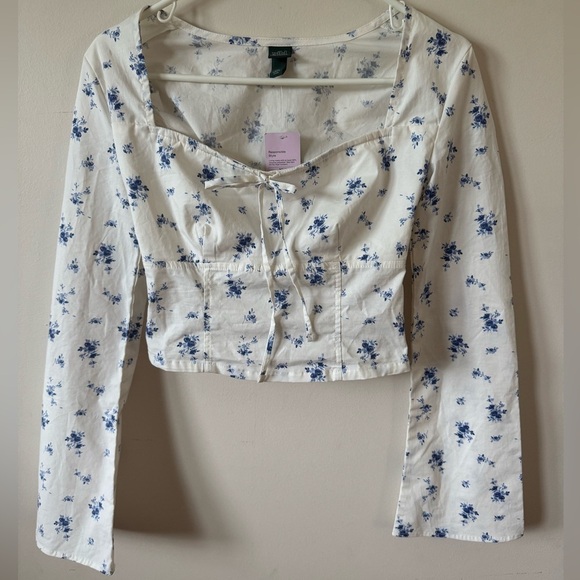 wild fable Tops - Wild Fable Women’s White and Blue Floral Cropped Blouse Size XXS NWT